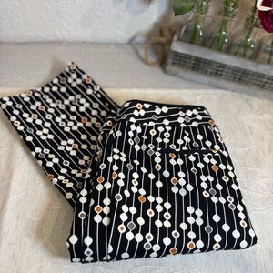 Worthington Women’s Ankle Length Trousers. Size‎ 8. Black, gray, white pattern.
